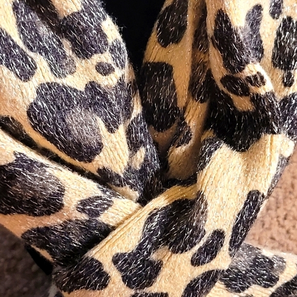 Leopard Print Metallic Shimmer Fringed Fall Winter Scarf 6"×80" - Picture 5 of 6